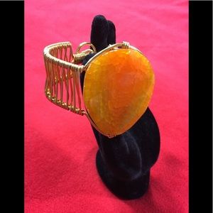 🌷NWOT Orange Faux Stone with gold tone metal Flex
